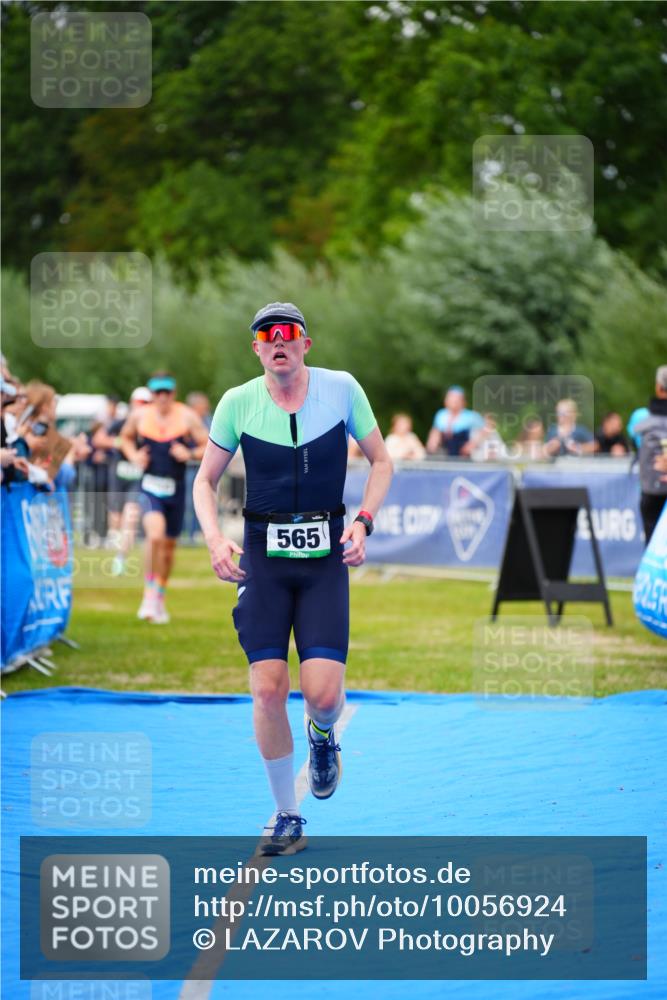 30.08.2026 - Elbe Triathlon Hamburg LAZAROV Photography http://msf.ph/oto/10056924 30.08.2026 11:14:29 Ziel 413, 565, 1054, 1114 meine-sportfotos.de