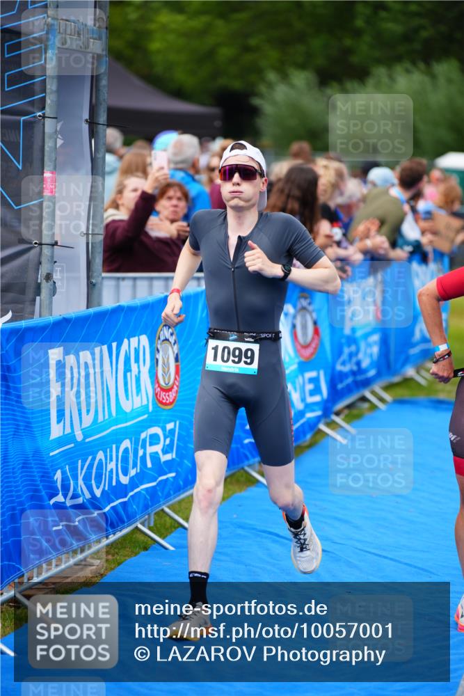 30.08.2026 - Elbe Triathlon Hamburg LAZAROV Photography http://msf.ph/oto/10057001 30.08.2026 11:15:09 Ziel 346, 636, 1099 meine-sportfotos.de