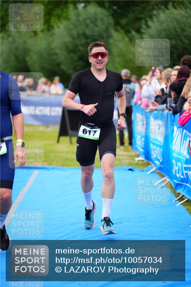 30.08.2026 - Elbe Triathlon Hamburg LAZAROV Photography http://msf.ph/oto/10057034 30.08.2026 11:15:34 Ziel 617, 647, 1027, 1080 meine-sportfotos.de