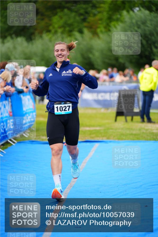 30.08.2026 - Elbe Triathlon Hamburg LAZAROV Photography http://msf.ph/oto/10057039 30.08.2026 11:15:39 Ziel 1027, 1047, 1056, 1080 meine-sportfotos.de