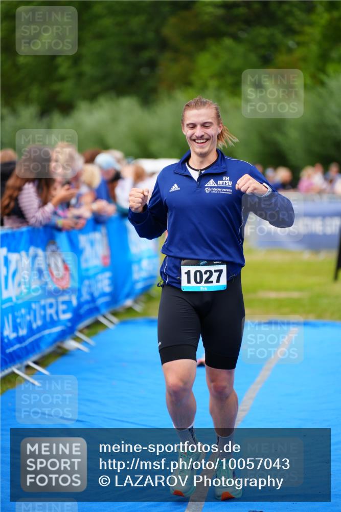 30.08.2026 - Elbe Triathlon Hamburg LAZAROV Photography http://msf.ph/oto/10057043 30.08.2026 11:15:40 Ziel 1027, 1047, 1056, 1080 meine-sportfotos.de