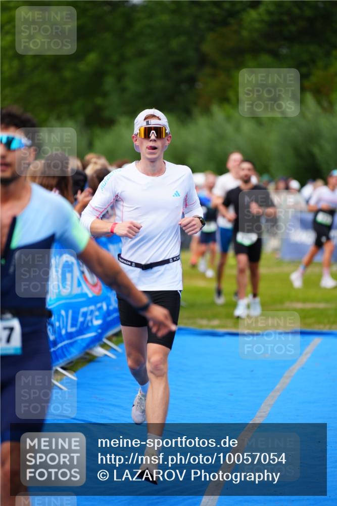 30.08.2026 - Elbe Triathlon Hamburg LAZAROV Photography http://msf.ph/oto/10057054 30.08.2026 11:15:46 Ziel 639, 650, 994, 1032, 1047, 1056, 1057, 1204 meine-sportfotos.de