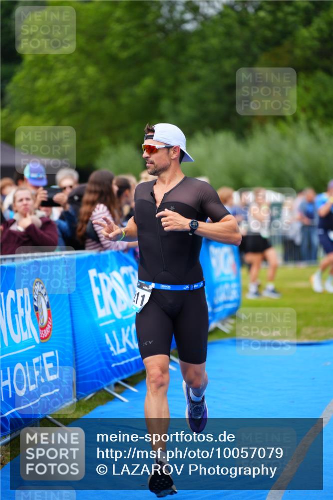 30.08.2026 - Elbe Triathlon Hamburg LAZAROV Photography http://msf.ph/oto/10057079 30.08.2026 11:16:06 Ziel 1211 meine-sportfotos.de