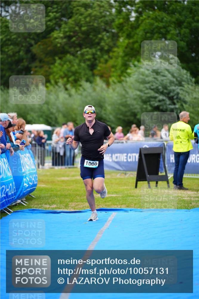 30.08.2026 - Elbe Triathlon Hamburg LAZAROV Photography http://msf.ph/oto/10057131 30.08.2026 11:16:33 Ziel 1000 meine-sportfotos.de