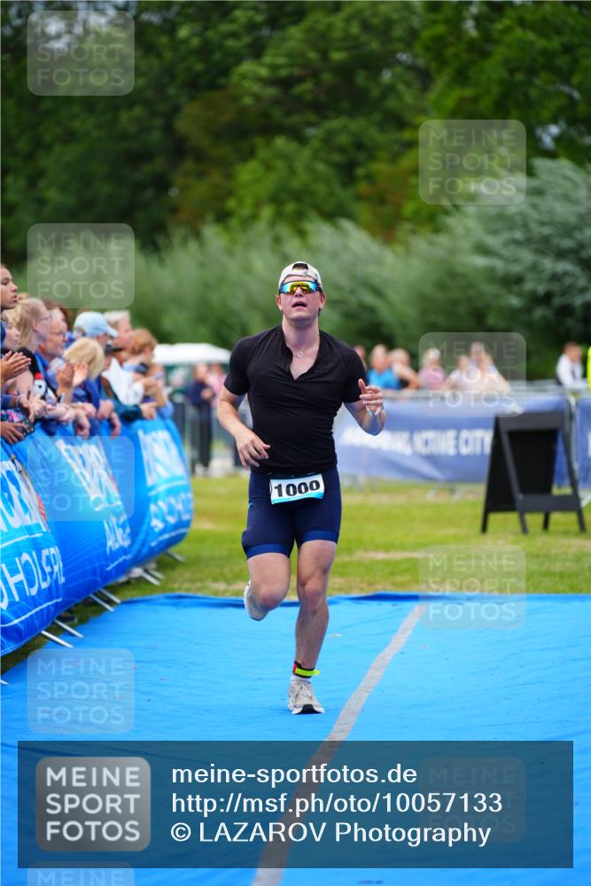 30.08.2026 - Elbe Triathlon Hamburg LAZAROV Photography http://msf.ph/oto/10057133 30.08.2026 11:16:34 Ziel 1000 meine-sportfotos.de