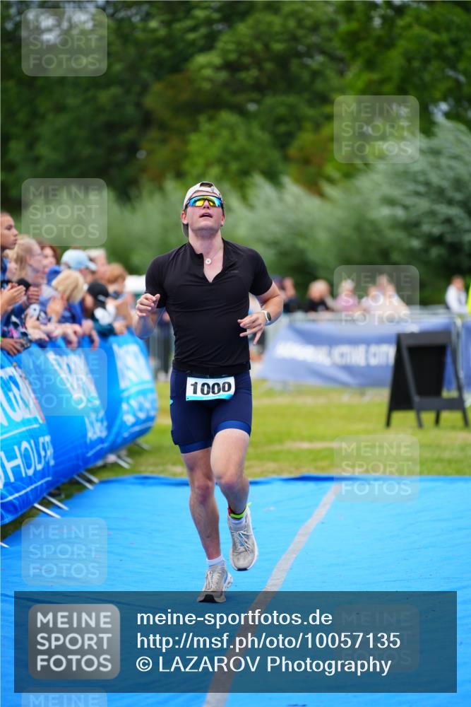 30.08.2026 - Elbe Triathlon Hamburg LAZAROV Photography http://msf.ph/oto/10057135 30.08.2026 11:16:34 Ziel 1000 meine-sportfotos.de