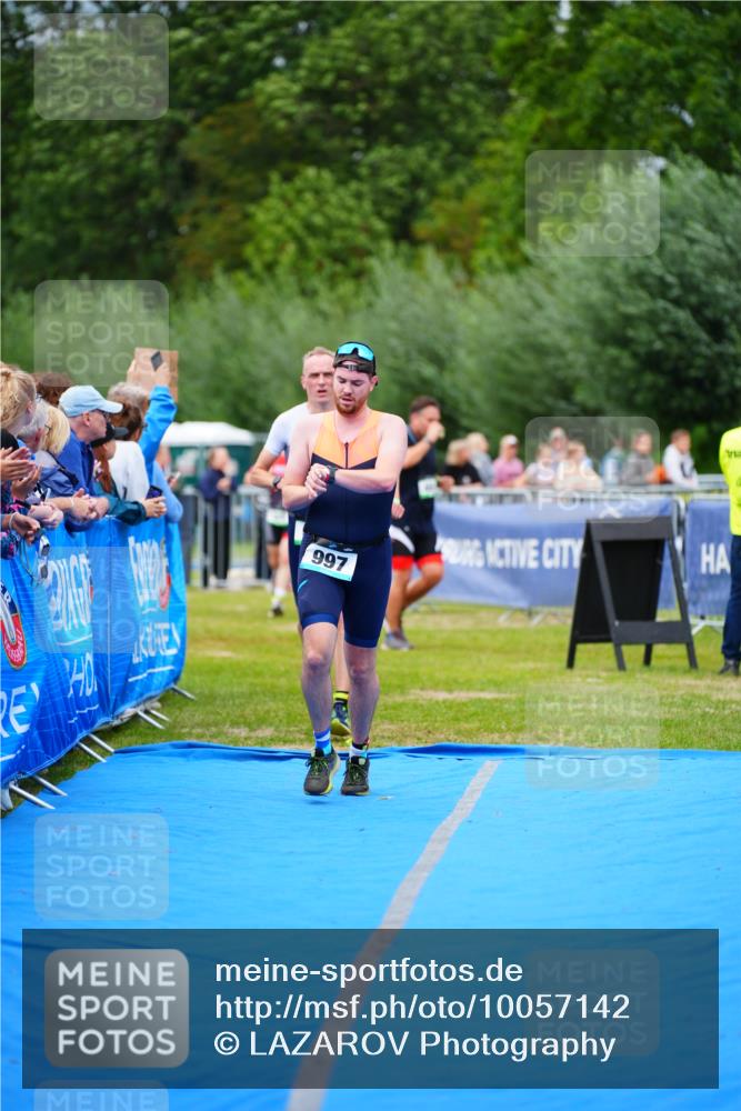 30.08.2026 - Elbe Triathlon Hamburg LAZAROV Photography http://msf.ph/oto/10057142 30.08.2026 11:16:57 Ziel 435, 526, 997 meine-sportfotos.de