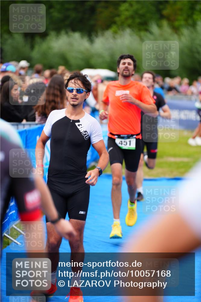 30.08.2026 - Elbe Triathlon Hamburg LAZAROV Photography http://msf.ph/oto/10057168 30.08.2026 11:17:09 Ziel 451, 526, 631, 1004, 1028 meine-sportfotos.de