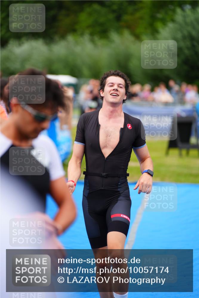 30.08.2026 - Elbe Triathlon Hamburg LAZAROV Photography http://msf.ph/oto/10057174 30.08.2026 11:17:11 Ziel 451, 791, 1004, 1028 meine-sportfotos.de