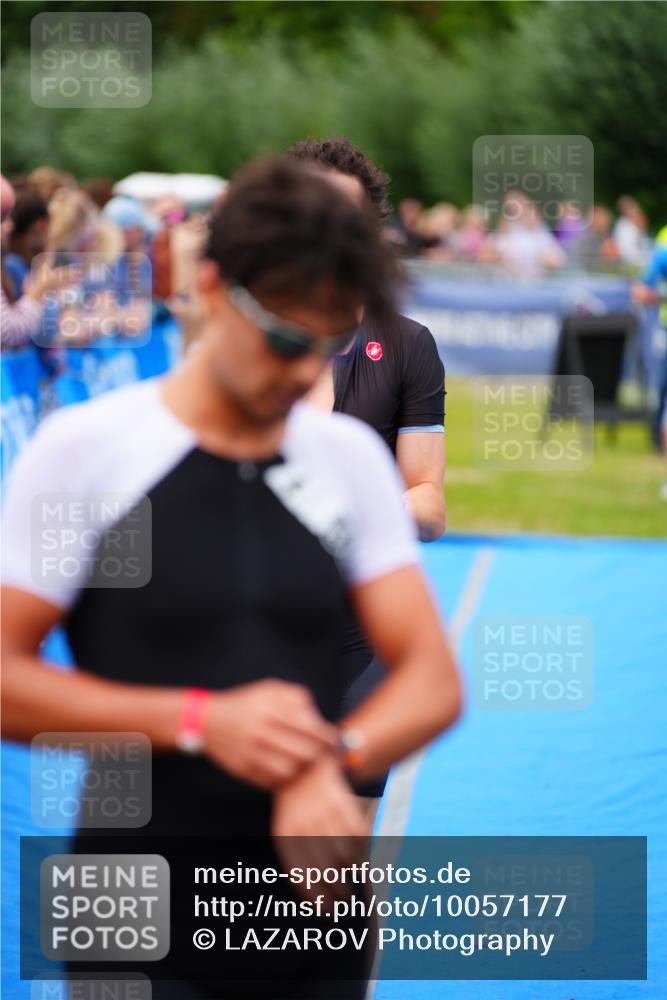 30.08.2026 - Elbe Triathlon Hamburg LAZAROV Photography http://msf.ph/oto/10057177 30.08.2026 11:17:12 Ziel 451, 791, 1004, 1028 meine-sportfotos.de