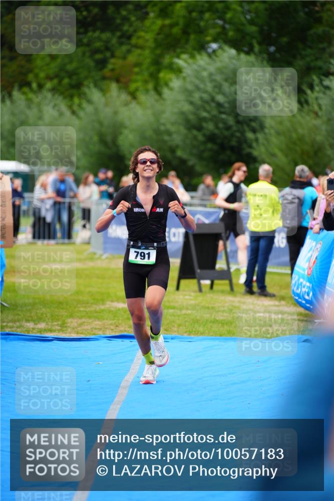 30.08.2026 - Elbe Triathlon Hamburg LAZAROV Photography http://msf.ph/oto/10057183 30.08.2026 11:17:17 Ziel 791 meine-sportfotos.de