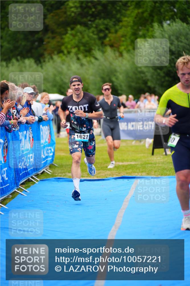 30.08.2026 - Elbe Triathlon Hamburg LAZAROV Photography http://msf.ph/oto/10057221 30.08.2026 11:17:35 Ziel 579, 580, 1148, 1621 meine-sportfotos.de