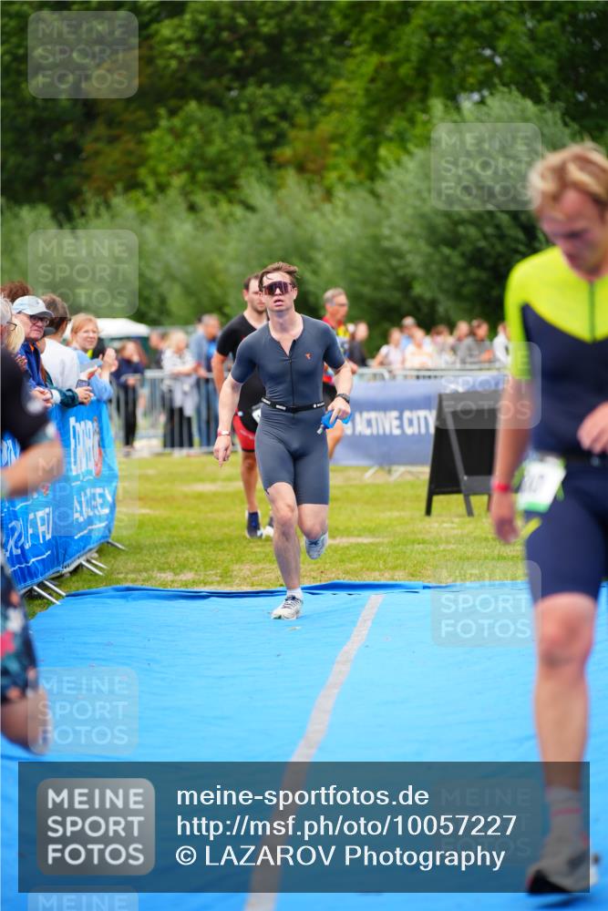 30.08.2026 - Elbe Triathlon Hamburg LAZAROV Photography http://msf.ph/oto/10057227 30.08.2026 11:17:36 Ziel 579, 580, 1148, 1621 meine-sportfotos.de