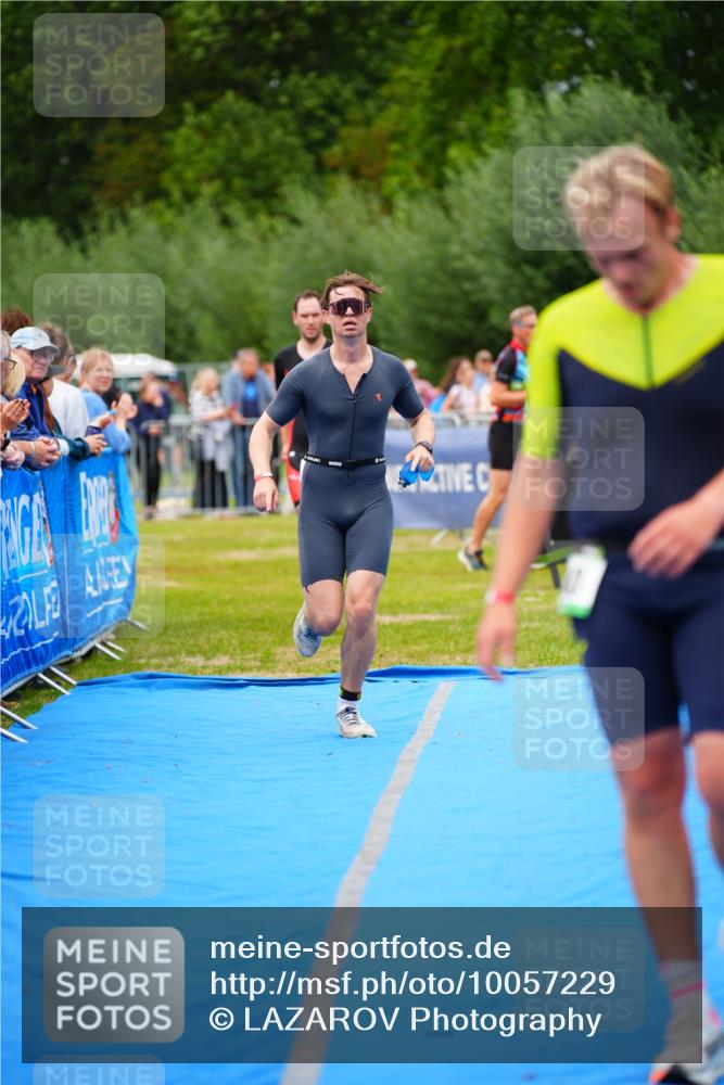 30.08.2026 - Elbe Triathlon Hamburg LAZAROV Photography http://msf.ph/oto/10057229 30.08.2026 11:17:37 Ziel 579, 580, 1148, 1621 meine-sportfotos.de