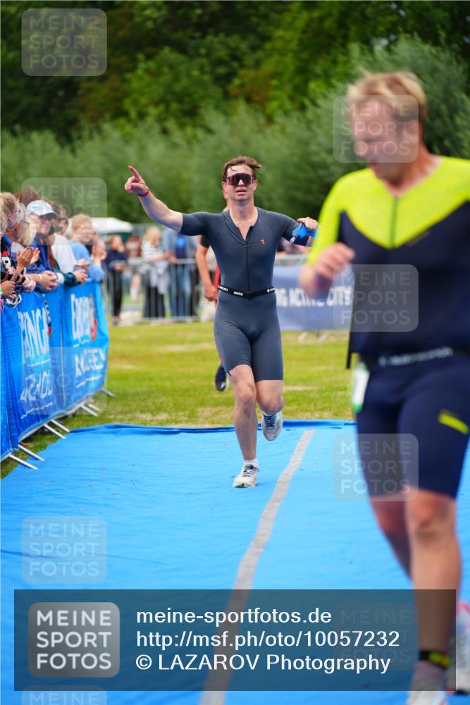 30.08.2026 - Elbe Triathlon Hamburg LAZAROV Photography http://msf.ph/oto/10057232 30.08.2026 11:17:37 Ziel 579, 580, 1148, 1621 meine-sportfotos.de