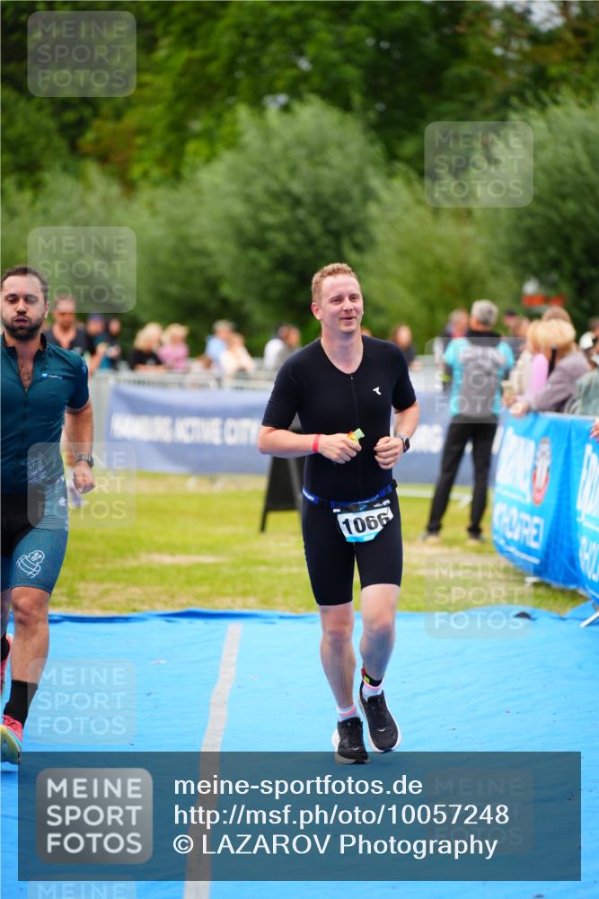 30.08.2026 - Elbe Triathlon Hamburg LAZAROV Photography http://msf.ph/oto/10057248 30.08.2026 11:17:49 Ziel 441, 1066, 1359 meine-sportfotos.de