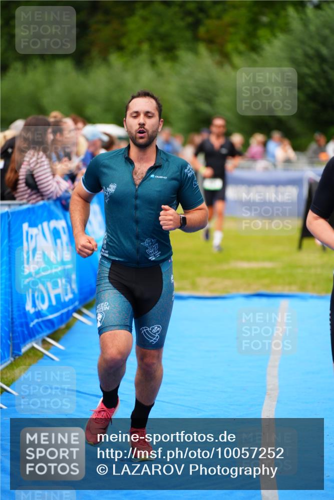 30.08.2026 - Elbe Triathlon Hamburg LAZAROV Photography http://msf.ph/oto/10057252 30.08.2026 11:17:50 Ziel 441, 1066, 1359 meine-sportfotos.de