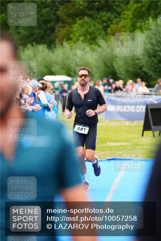 30.08.2026 - Elbe Triathlon Hamburg LAZAROV Photography http://msf.ph/oto/10057258 30.08.2026 11:17:55 Ziel 441 meine-sportfotos.de