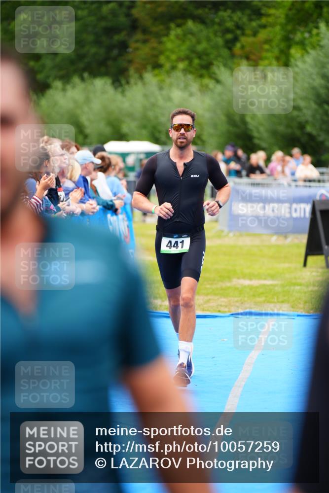 30.08.2026 - Elbe Triathlon Hamburg LAZAROV Photography http://msf.ph/oto/10057259 30.08.2026 11:17:55 Ziel 441 meine-sportfotos.de