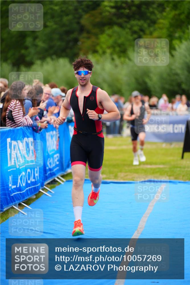 30.08.2026 - Elbe Triathlon Hamburg LAZAROV Photography http://msf.ph/oto/10057269 30.08.2026 11:18:06 Ziel 984, 1084 meine-sportfotos.de