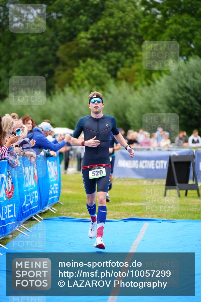 30.08.2026 - Elbe Triathlon Hamburg LAZAROV Photography http://msf.ph/oto/10057299 30.08.2026 11:18:20 Ziel 520, 548, 577, 1052 meine-sportfotos.de