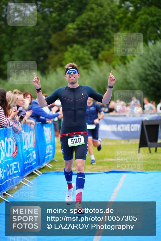 30.08.2026 - Elbe Triathlon Hamburg LAZAROV Photography http://msf.ph/oto/10057305 30.08.2026 11:18:21 Ziel 520, 548, 577, 1052 meine-sportfotos.de