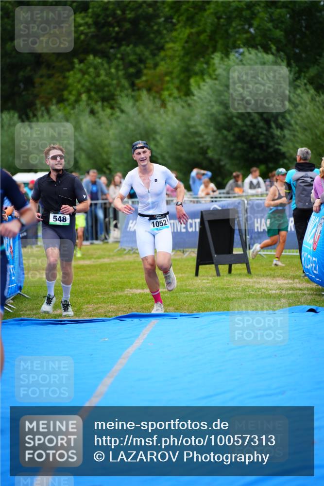 30.08.2026 - Elbe Triathlon Hamburg LAZAROV Photography http://msf.ph/oto/10057313 30.08.2026 11:18:24 Ziel 520, 548, 577, 1052 meine-sportfotos.de