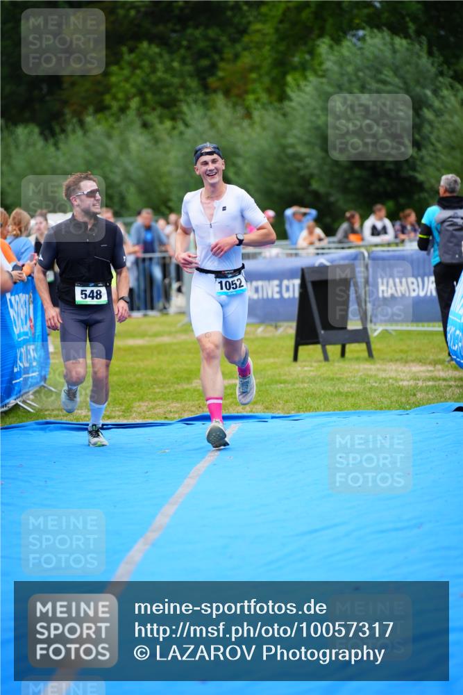 30.08.2026 - Elbe Triathlon Hamburg LAZAROV Photography http://msf.ph/oto/10057317 30.08.2026 11:18:25 Ziel 548, 577, 1052 meine-sportfotos.de
