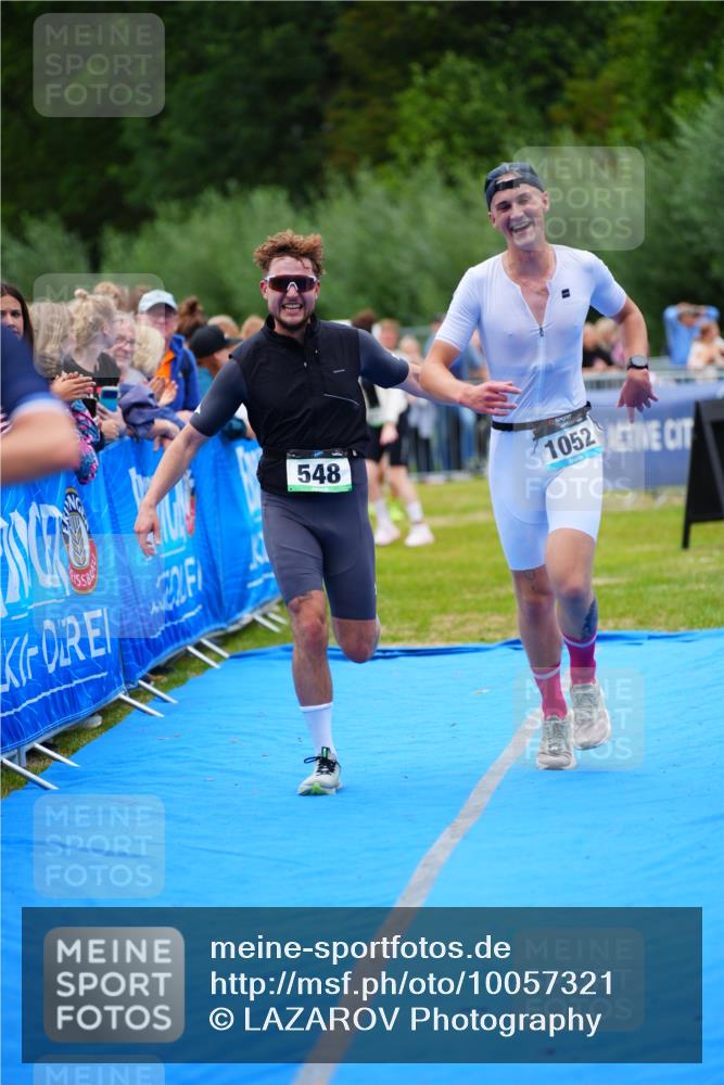 30.08.2026 - Elbe Triathlon Hamburg LAZAROV Photography http://msf.ph/oto/10057321 30.08.2026 11:18:26 Ziel 548, 577, 1052 meine-sportfotos.de