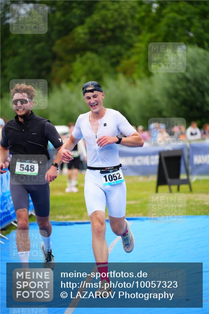 30.08.2026 - Elbe Triathlon Hamburg LAZAROV Photography http://msf.ph/oto/10057323 30.08.2026 11:18:26 Ziel 548, 577, 1052 meine-sportfotos.de