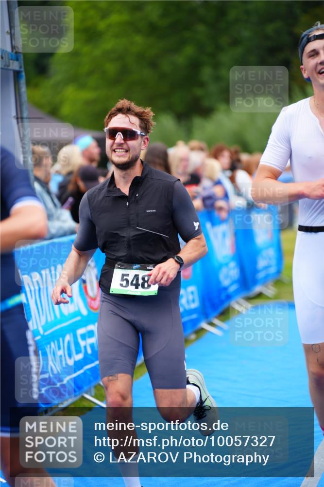30.08.2026 - Elbe Triathlon Hamburg LAZAROV Photography http://msf.ph/oto/10057327 30.08.2026 11:18:27 Ziel 548, 577, 1052 meine-sportfotos.de