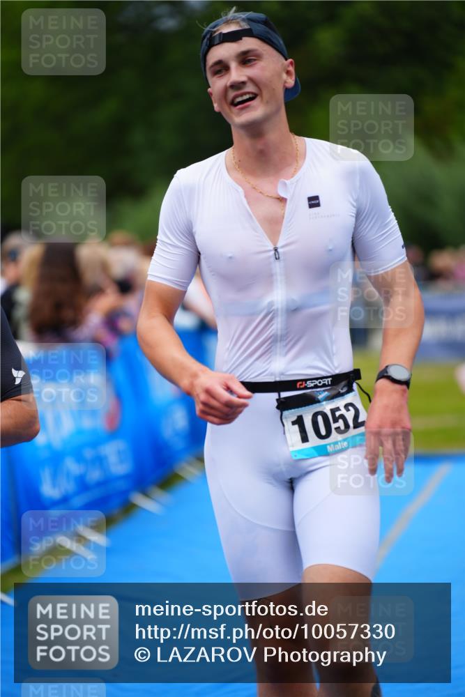 30.08.2026 - Elbe Triathlon Hamburg LAZAROV Photography http://msf.ph/oto/10057330 30.08.2026 11:18:28 Ziel 548, 577, 1048, 1052 meine-sportfotos.de