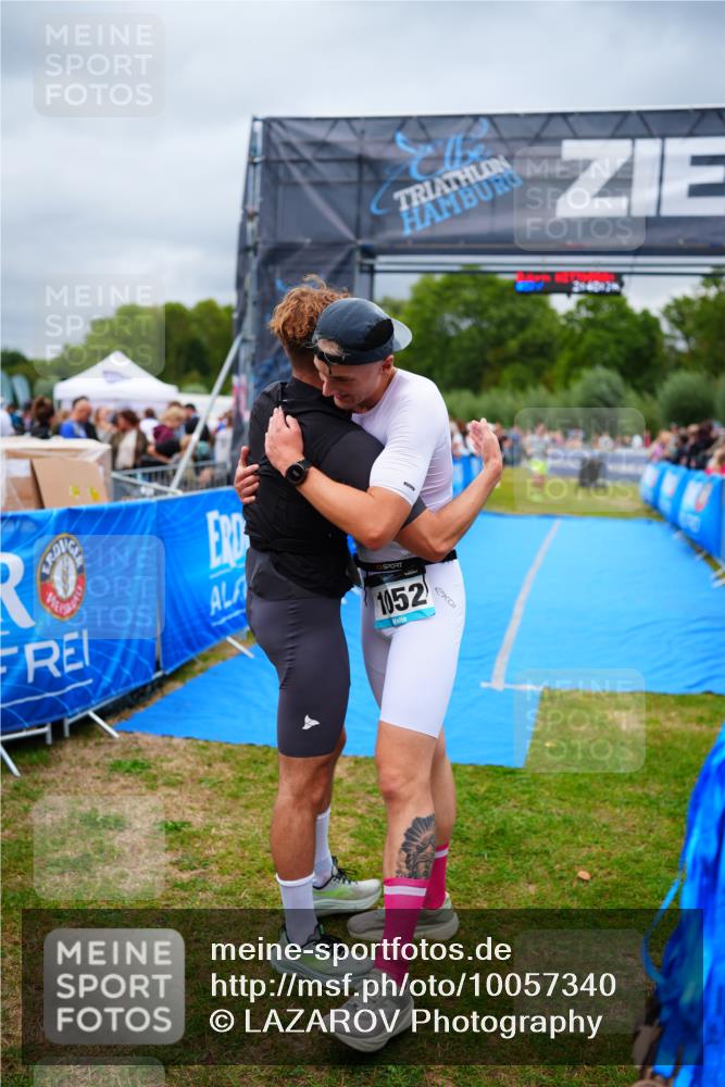 30.08.2026 - Elbe Triathlon Hamburg LAZAROV Photography http://msf.ph/oto/10057340 30.08.2026 11:18:32 Ziel 516, 1048 meine-sportfotos.de