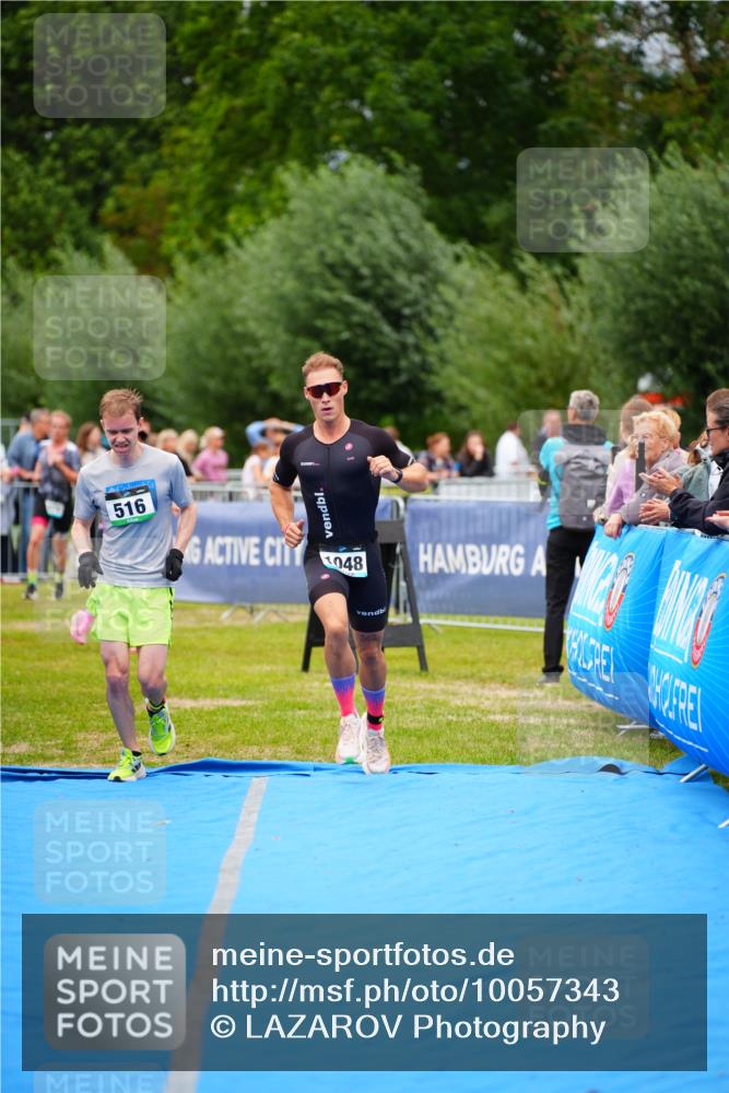 30.08.2026 - Elbe Triathlon Hamburg LAZAROV Photography http://msf.ph/oto/10057343 30.08.2026 11:18:34 Ziel 516, 1048, 1076 meine-sportfotos.de