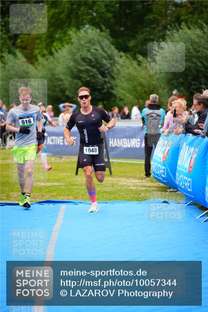 30.08.2026 - Elbe Triathlon Hamburg LAZAROV Photography http://msf.ph/oto/10057344 30.08.2026 11:18:35 Ziel 516, 1048, 1076 meine-sportfotos.de