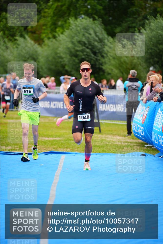 30.08.2026 - Elbe Triathlon Hamburg LAZAROV Photography http://msf.ph/oto/10057347 30.08.2026 11:18:35 Ziel 516, 1048, 1076 meine-sportfotos.de