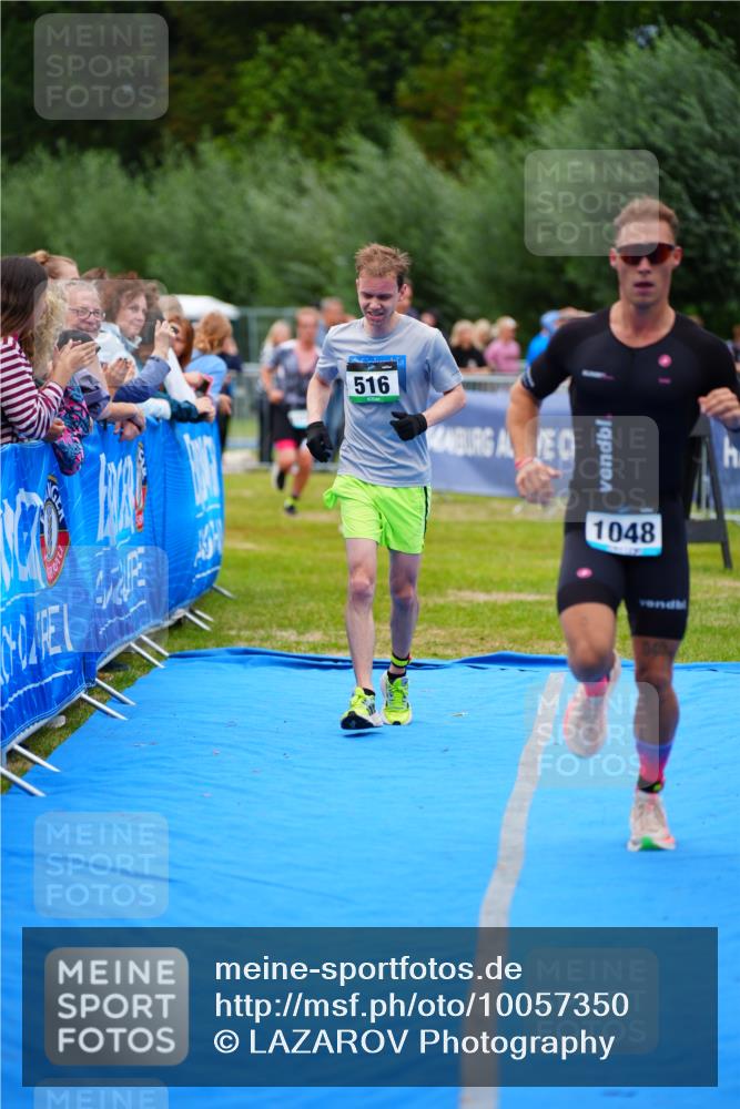 30.08.2026 - Elbe Triathlon Hamburg LAZAROV Photography http://msf.ph/oto/10057350 30.08.2026 11:18:36 Ziel 516, 1048, 1076 meine-sportfotos.de