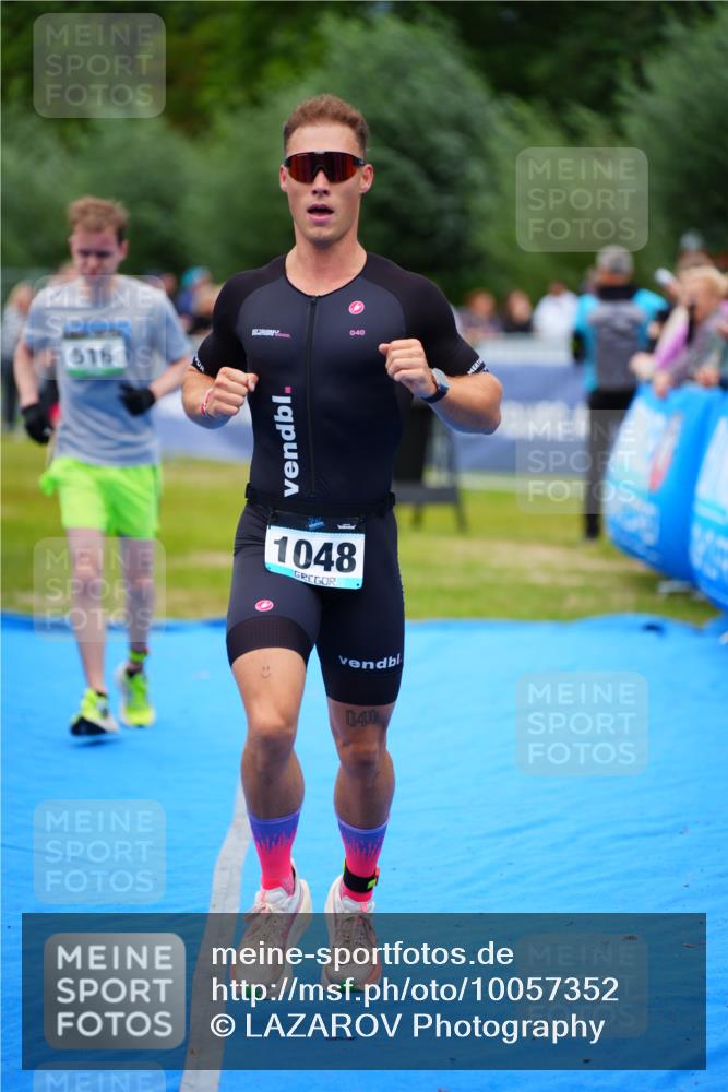 30.08.2026 - Elbe Triathlon Hamburg LAZAROV Photography http://msf.ph/oto/10057352 30.08.2026 11:18:36 Ziel 516, 1048, 1076 meine-sportfotos.de