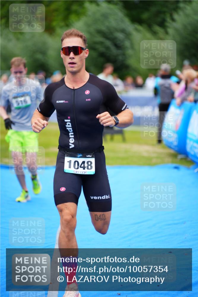 30.08.2026 - Elbe Triathlon Hamburg LAZAROV Photography http://msf.ph/oto/10057354 30.08.2026 11:18:37 Ziel 516, 1048, 1076 meine-sportfotos.de