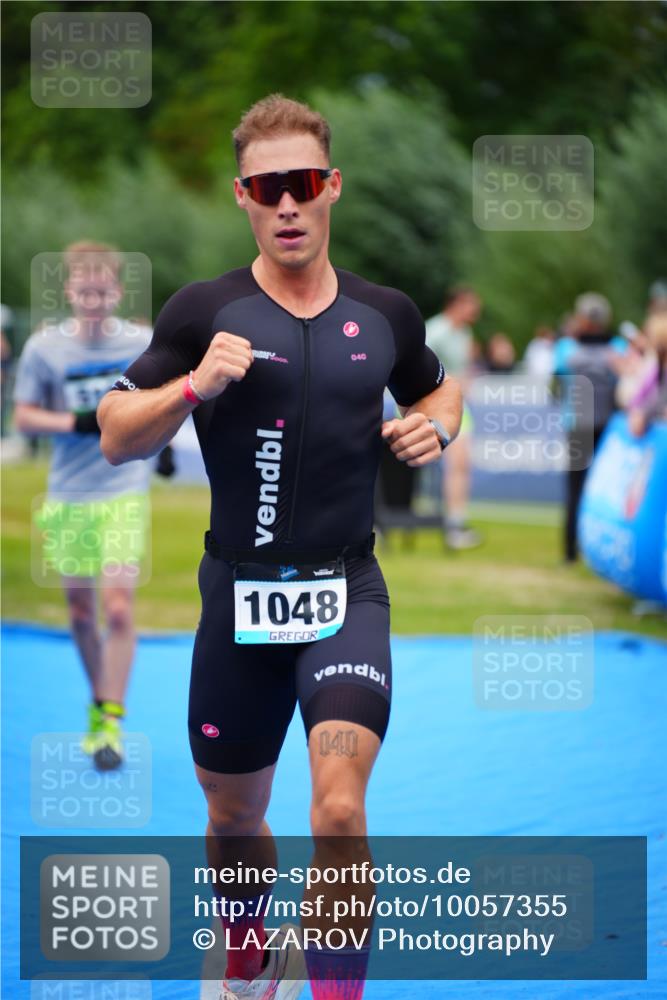30.08.2026 - Elbe Triathlon Hamburg LAZAROV Photography http://msf.ph/oto/10057355 30.08.2026 11:18:37 Ziel 516, 1048, 1076 meine-sportfotos.de