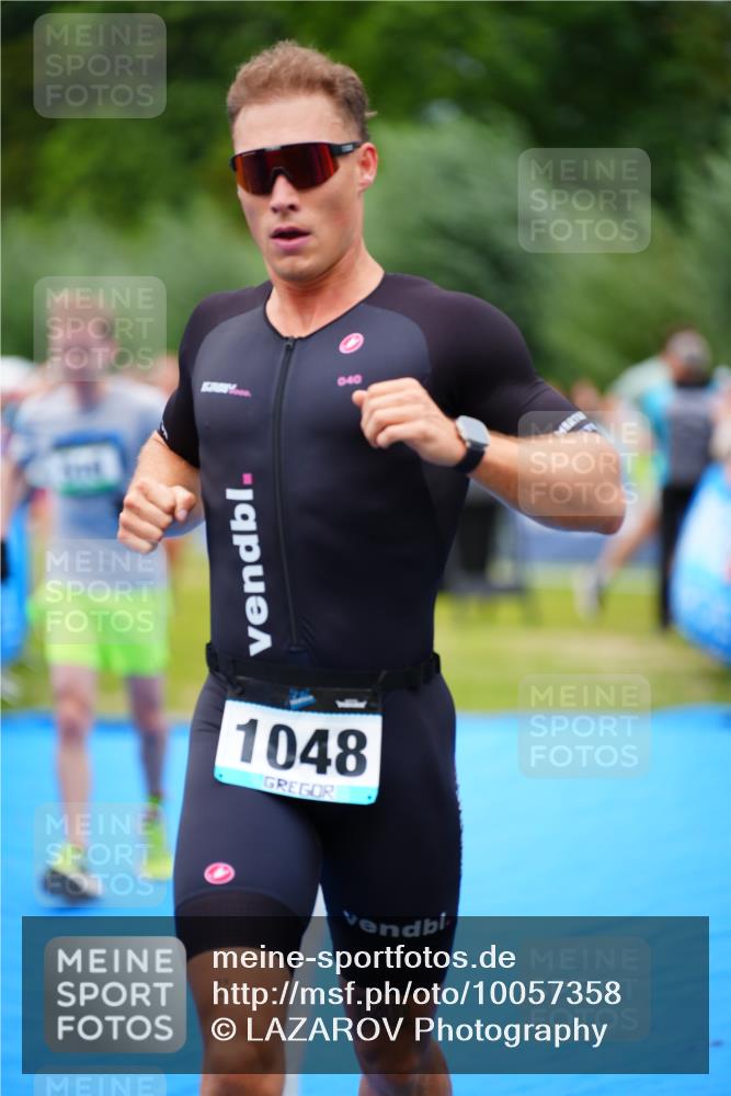 30.08.2026 - Elbe Triathlon Hamburg LAZAROV Photography http://msf.ph/oto/10057358 30.08.2026 11:18:37 Ziel 516, 1048, 1076 meine-sportfotos.de