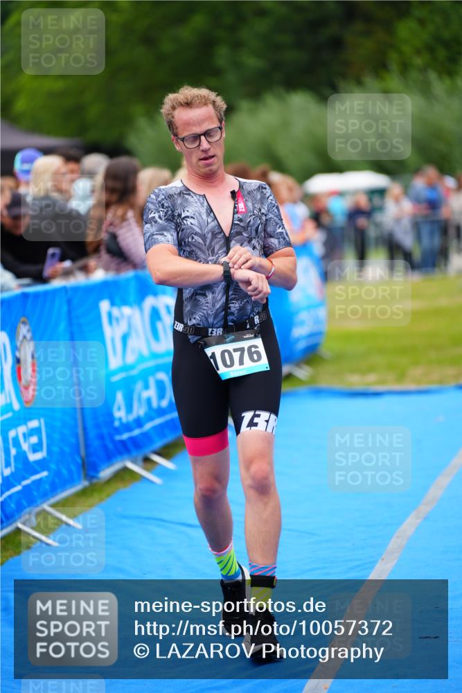 30.08.2026 - Elbe Triathlon Hamburg LAZAROV Photography http://msf.ph/oto/10057372 30.08.2026 11:18:43 Ziel 1076 meine-sportfotos.de