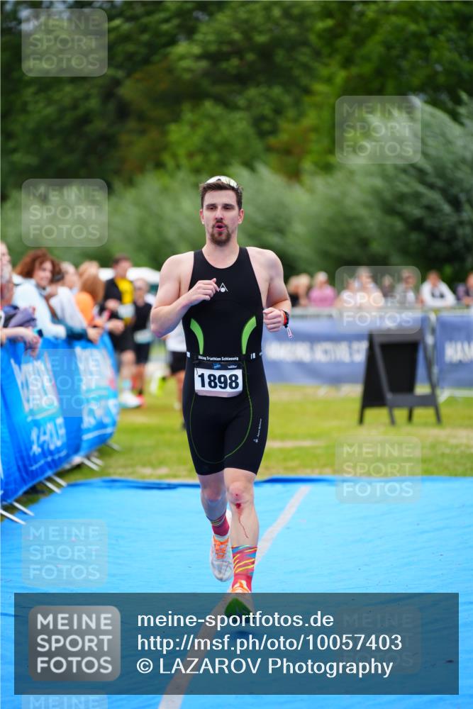 30.08.2026 - Elbe Triathlon Hamburg LAZAROV Photography http://msf.ph/oto/10057403 30.08.2026 11:19:07 Ziel 1049, 1083, 1898 meine-sportfotos.de