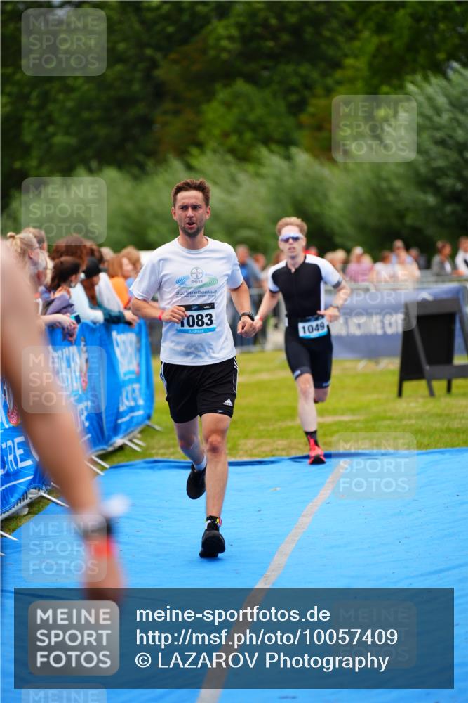 30.08.2026 - Elbe Triathlon Hamburg LAZAROV Photography http://msf.ph/oto/10057409 30.08.2026 11:19:11 Ziel 1049, 1083, 1898 meine-sportfotos.de