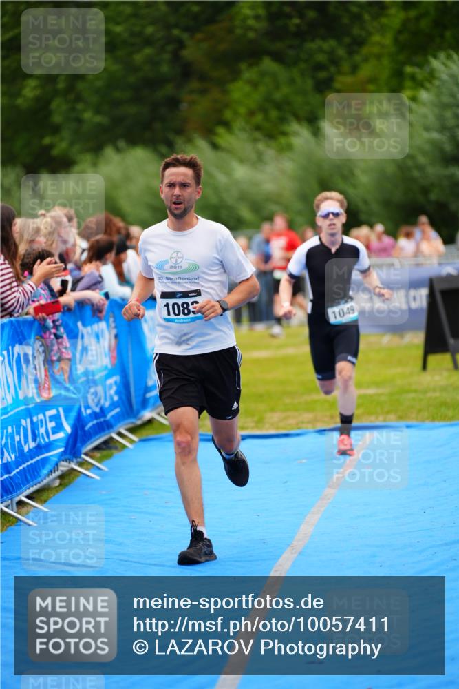 30.08.2026 - Elbe Triathlon Hamburg LAZAROV Photography http://msf.ph/oto/10057411 30.08.2026 11:19:12 Ziel 1049, 1083 meine-sportfotos.de