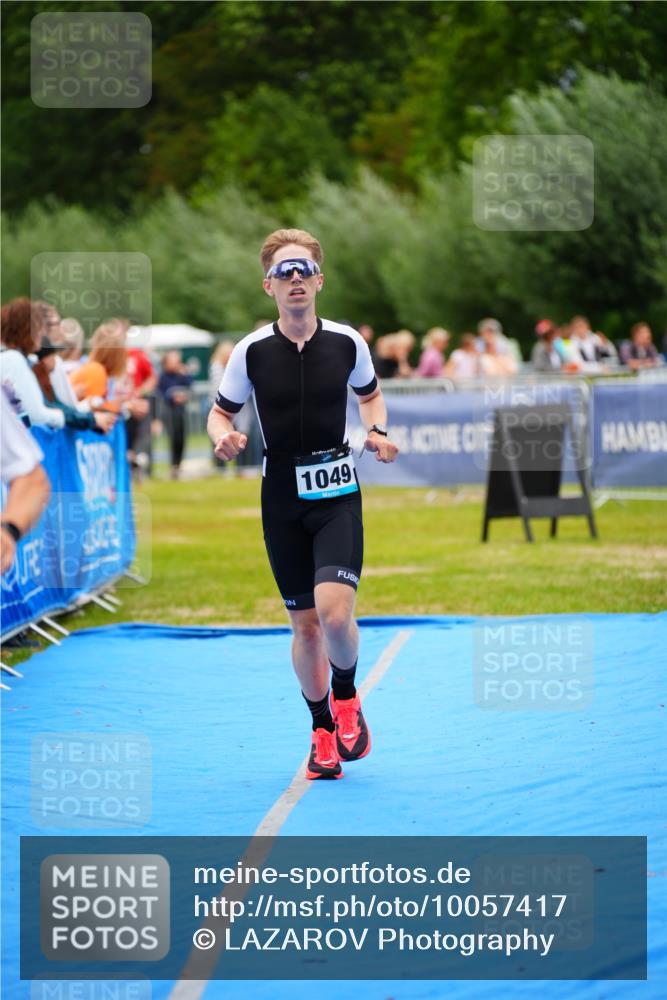 30.08.2026 - Elbe Triathlon Hamburg LAZAROV Photography http://msf.ph/oto/10057417 30.08.2026 11:19:13 Ziel 1049, 1083 meine-sportfotos.de