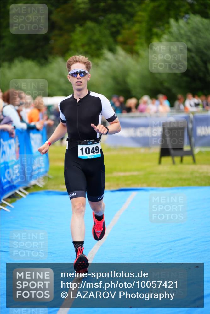 30.08.2026 - Elbe Triathlon Hamburg LAZAROV Photography http://msf.ph/oto/10057421 30.08.2026 11:19:14 Ziel 1044, 1049, 1083 meine-sportfotos.de