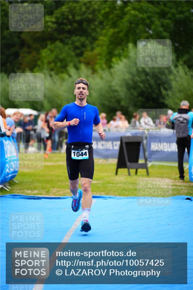 30.08.2026 - Elbe Triathlon Hamburg LAZAROV Photography http://msf.ph/oto/10057425 30.08.2026 11:19:22 Ziel 995, 1044 meine-sportfotos.de