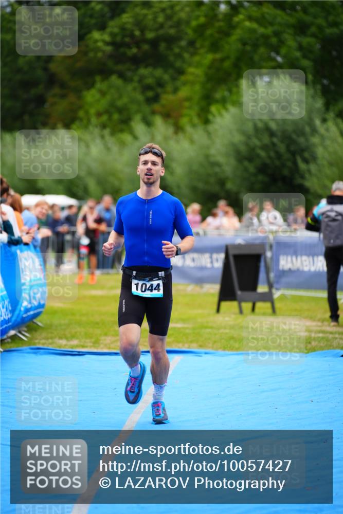 30.08.2026 - Elbe Triathlon Hamburg LAZAROV Photography http://msf.ph/oto/10057427 30.08.2026 11:19:22 Ziel 995, 1044 meine-sportfotos.de