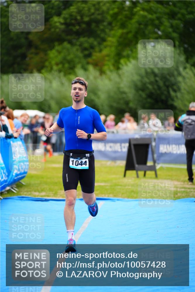 30.08.2026 - Elbe Triathlon Hamburg LAZAROV Photography http://msf.ph/oto/10057428 30.08.2026 11:19:22 Ziel 995, 1044 meine-sportfotos.de